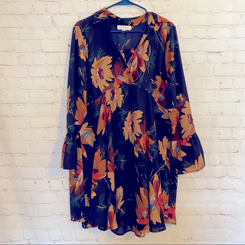 UMGEE XL Navy Floral Tunic